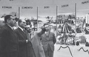 Mustafa Kemal Yerli Malı Sergisini Gezerken