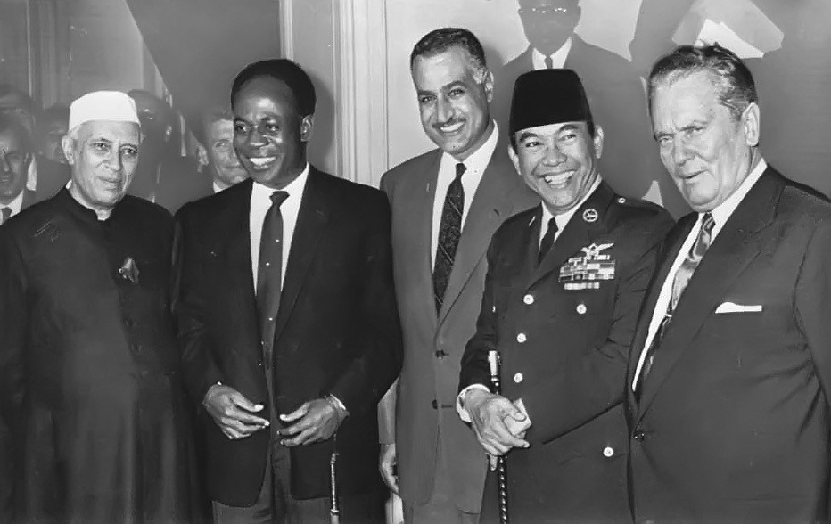Bağlantısızlar’ın liderleri 1960’taki toplantıda bir arada: Nehru (Hindistan), Nkrumah (Gana), Nasır (Mısır), Sukarno (Endonezya), Tito (Yugoslavya).